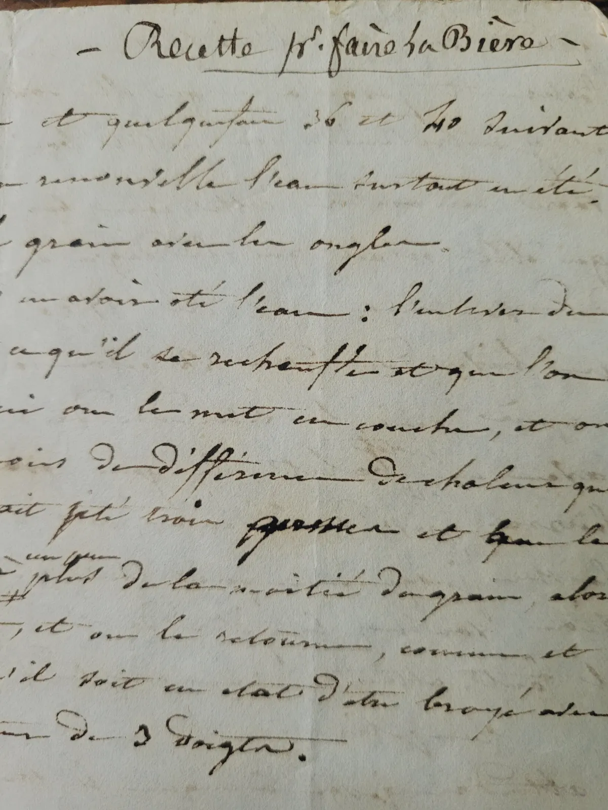 Une page manuscrite ancienne, à l’encre brune