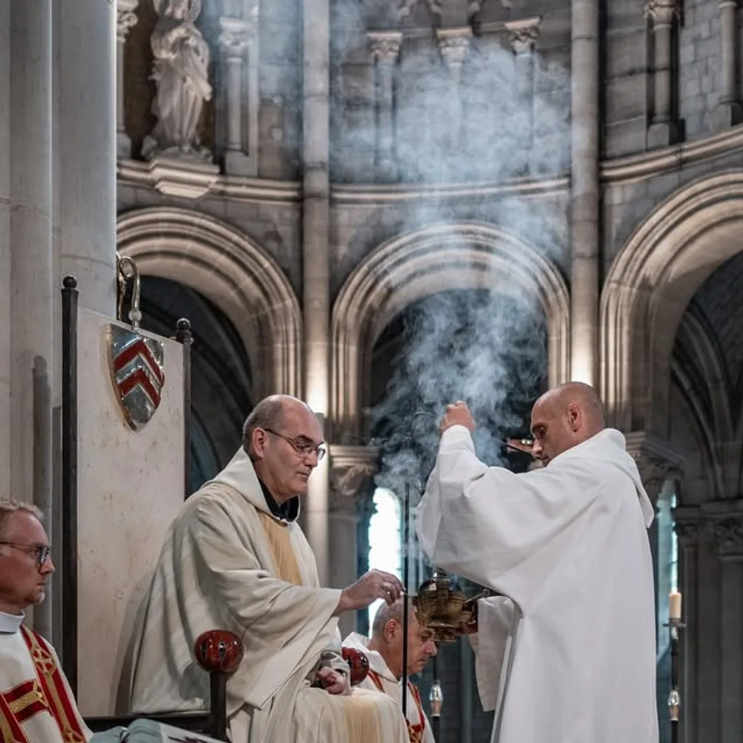 Encensement sous les voutes de l eglise abbatiale